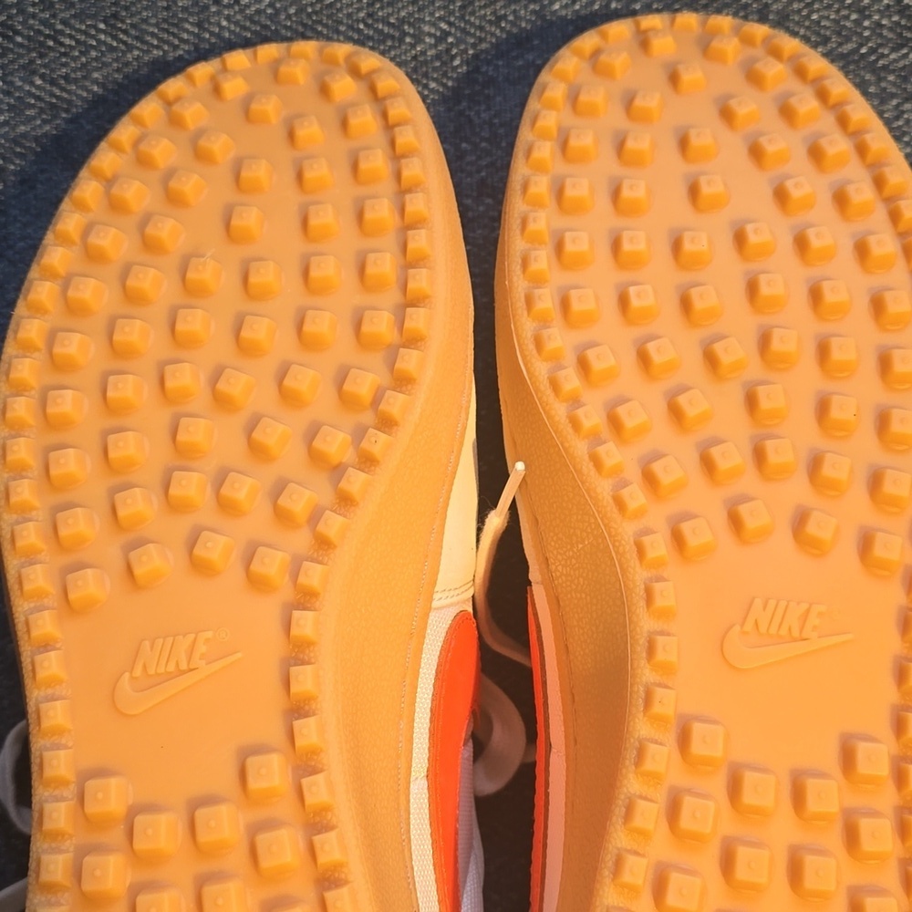 Nike Men's Field General Sneaker, Size 13 US, Retail Price $100.00 USD - Picture 14 of 16